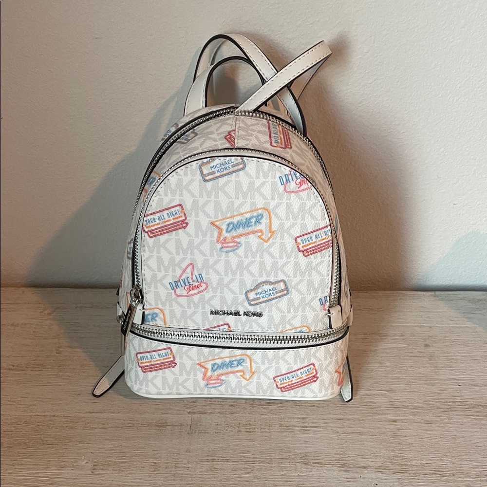 Michael Kors White Crossbody/backpack with Retro Print - Picture 9 of 10